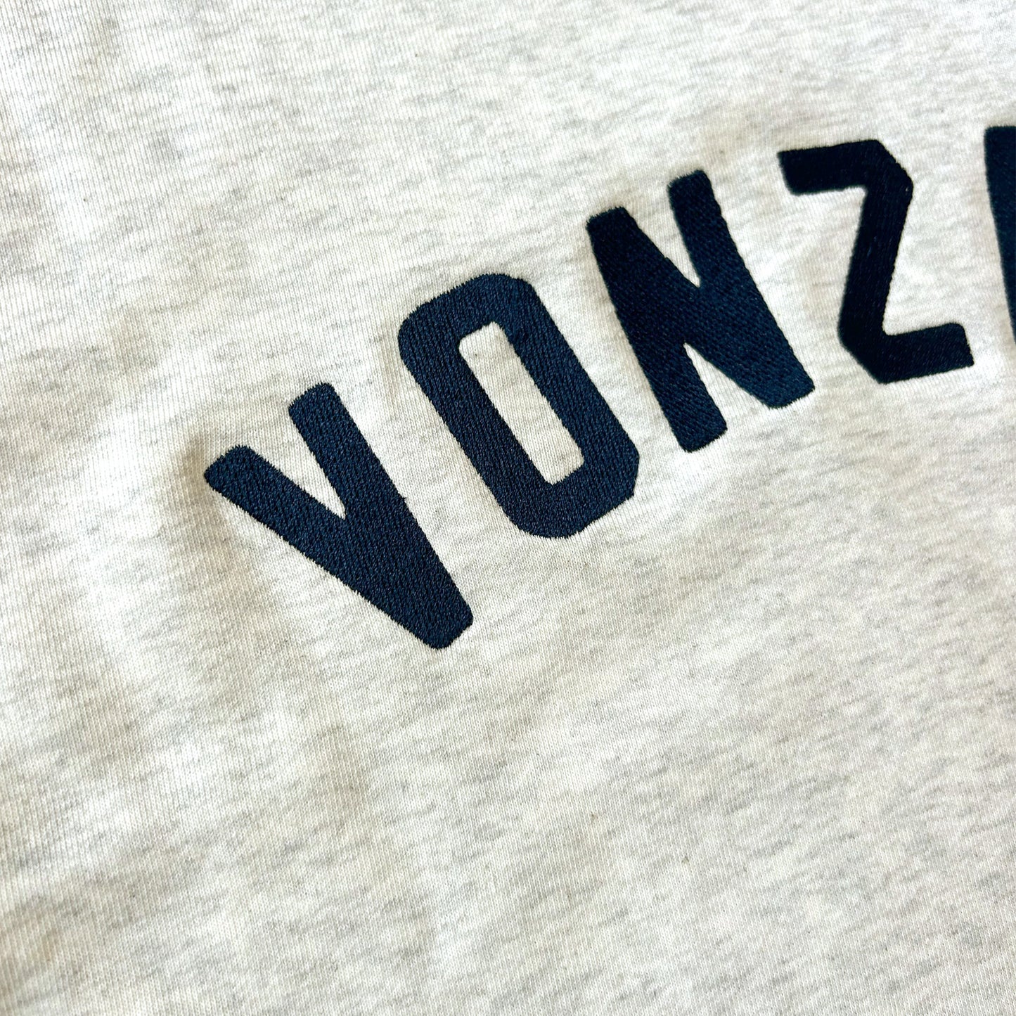 VonZeus light grey - Dark blue embroidery