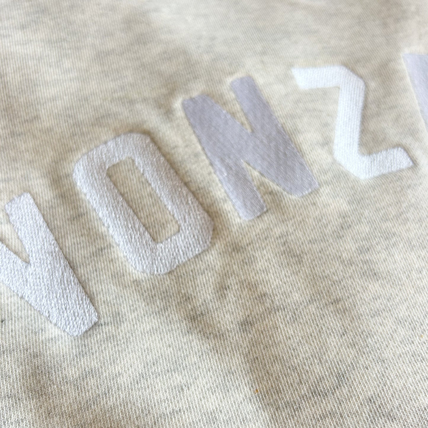 VonZeus light grey - White embroidery